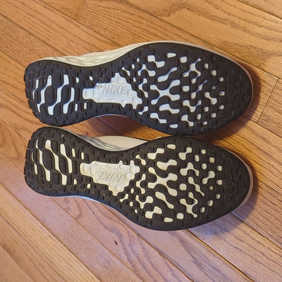 Women's Nike revolution - Picture 4 of 4